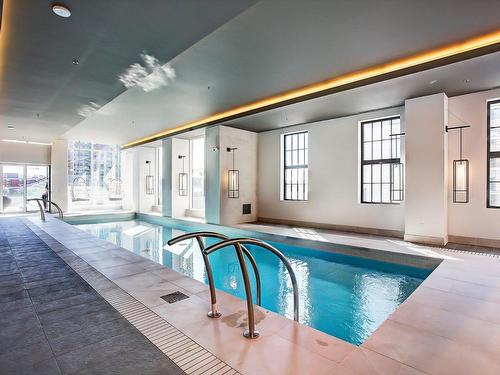 Piscine - 308-1188 Rue St-Antoine O., Montréal (Ville-Marie), QC - Indoor Photo Showing Other Room With In Ground Pool