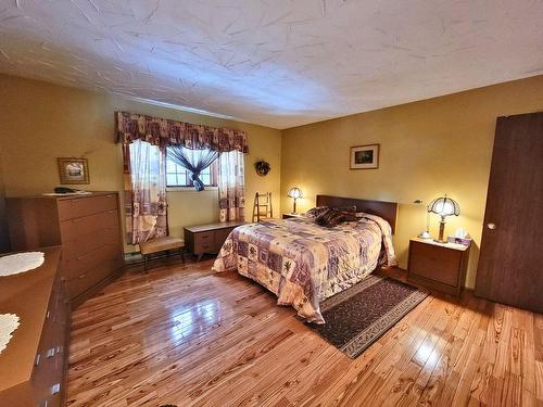Master bedroom - 45 Ch. De St-Michel, Brownsburg-Chatham, QC - Indoor Photo Showing Bedroom