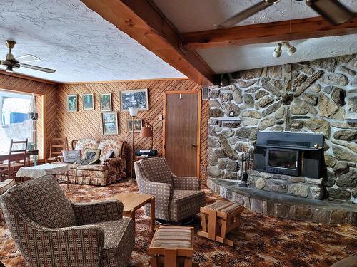 Family room - 45 Ch. De St-Michel, Brownsburg-Chatham, QC - Indoor Photo Showing Living Room With Fireplace