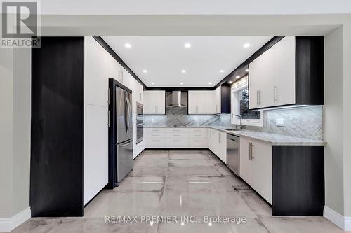 72 Cowan Drive, Vaughan, ON - Indoor Photo Showing Kitchen