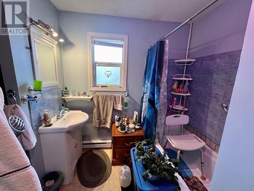 402 Howard Avenue Unit# 9, Enderby, BC - Indoor Photo Showing Bathroom