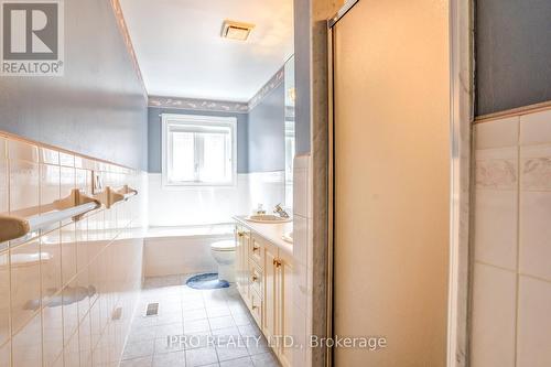 229 Baker Avenue, Richmond Hill, ON - Indoor Photo Showing Bathroom