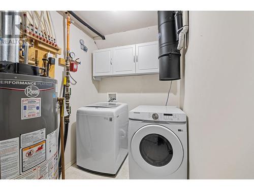 5226 Sutherland Road, Peachland, BC - Indoor Photo Showing Laundry Room