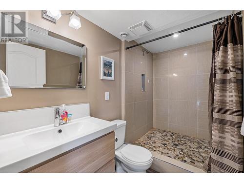 5226 Sutherland Road, Peachland, BC - Indoor Photo Showing Bathroom