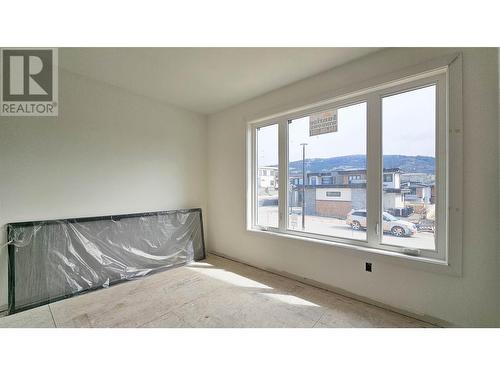 799 Loseth Drive, Kelowna, BC - Indoor Photo Showing Bedroom