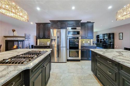17 Miller Drive, Ancaster, ON - Indoor Photo Showing Kitchen With Upgraded Kitchen