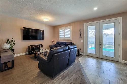 17 Miller Drive, Ancaster, ON - Indoor Photo Showing Living Room