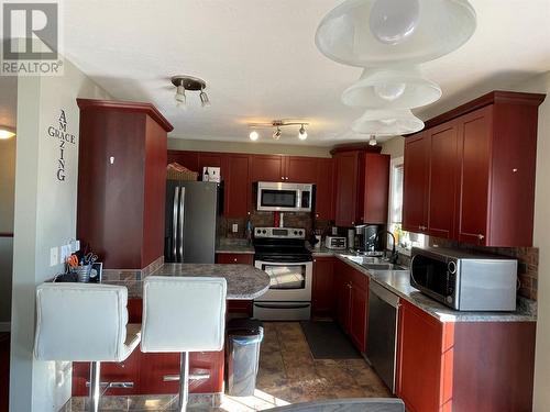 1437 104 Avenue, Dawson Creek, BC - Indoor Photo Showing Kitchen