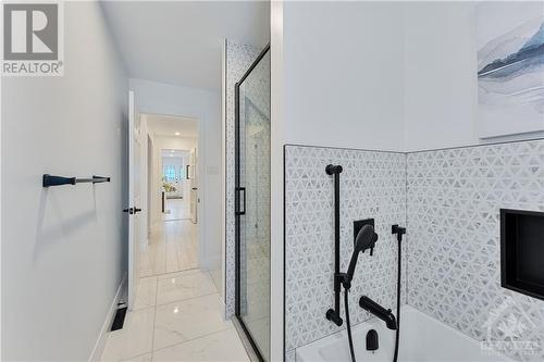 2084 Maywood Street, Ottawa, ON - Indoor Photo Showing Bathroom