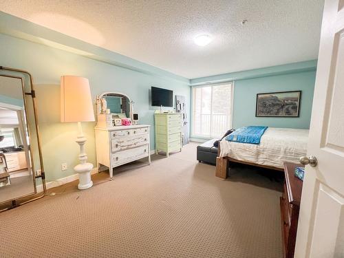 1112 - 205 Third Avenue, Invermere, BC - Indoor Photo Showing Bedroom
