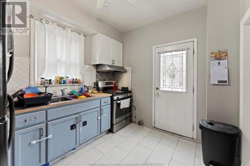 1137 Bruce, Windsor, ON - Indoor Photo Showing Kitchen