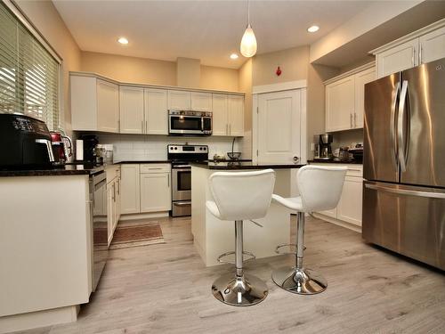 2012 Elkridge Drive, West Kelowna, BC - Indoor Photo Showing Kitchen