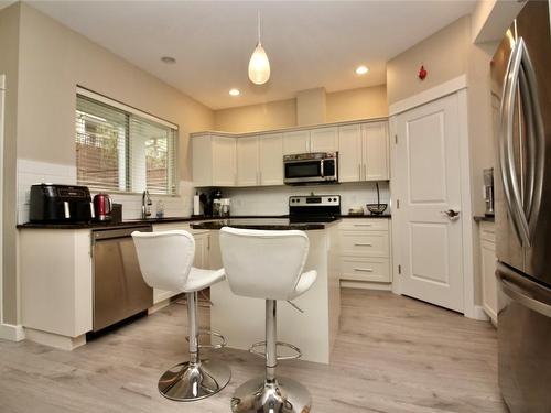 2012 Elkridge Drive, West Kelowna, BC - Indoor Photo Showing Kitchen