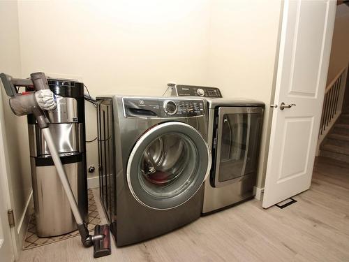 2012 Elkridge Drive, West Kelowna, BC - Indoor Photo Showing Laundry Room