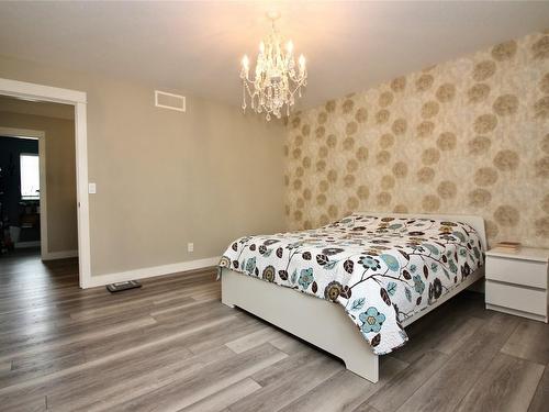 2012 Elkridge Drive, West Kelowna, BC - Indoor Photo Showing Bedroom