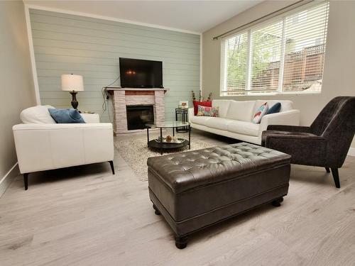 2012 Elkridge Drive, West Kelowna, BC - Indoor Photo Showing Living Room With Fireplace