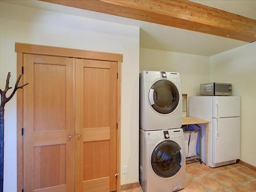 1124 Fish Lake Road, Summerland, BC - Indoor Photo Showing Laundry Room