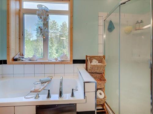 1124 Fish Lake Road, Summerland, BC - Indoor Photo Showing Bathroom