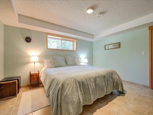1124 Fish Lake Road, Summerland, BC - Indoor Photo Showing Bedroom