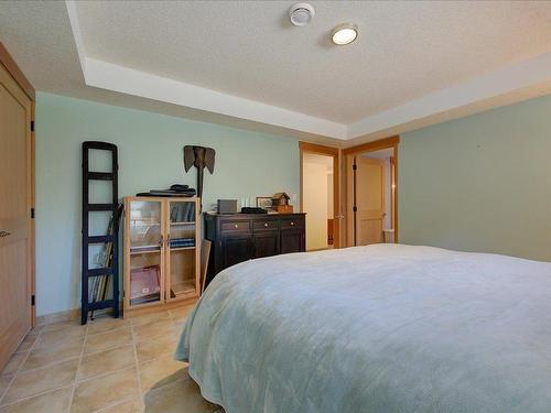 1124 Fish Lake Road, Summerland, BC - Indoor Photo Showing Bedroom