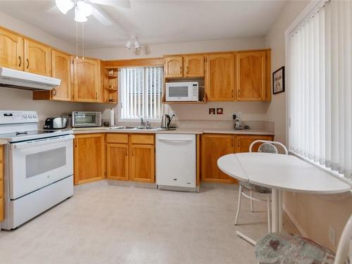 105-1634 Carmi Avenue, Penticton, BC - Indoor Photo Showing Kitchen With Double Sink