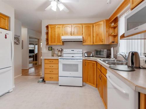 105-1634 Carmi Avenue, Penticton, BC - Indoor Photo Showing Kitchen With Double Sink