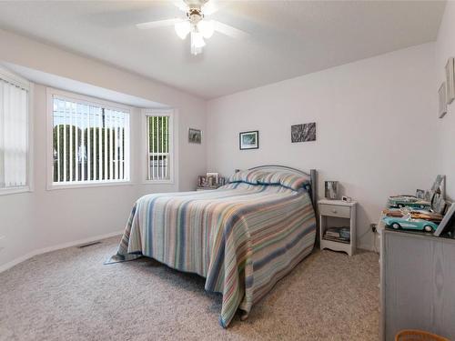 105-1634 Carmi Avenue, Penticton, BC - Indoor Photo Showing Bedroom