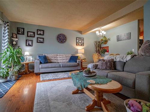 21-2250 Baskin Street, Penticton, BC - Indoor Photo Showing Living Room