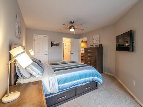 302-850 Railway Lane, Okanagan Falls, BC - Indoor Photo Showing Bedroom