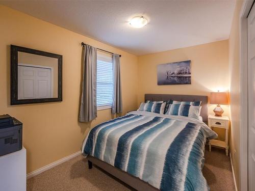 302-850 Railway Lane, Okanagan Falls, BC - Indoor Photo Showing Bedroom