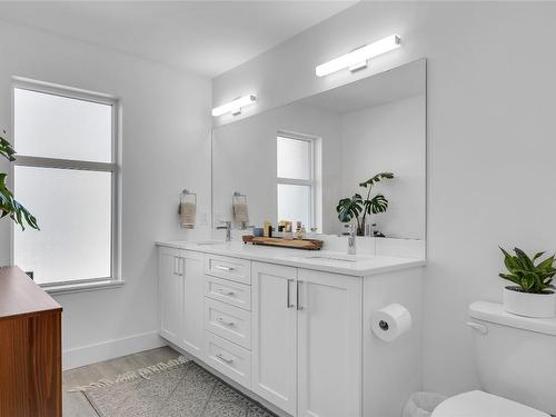 7-720 Valley Road, Kelowna, BC - Indoor Photo Showing Bathroom