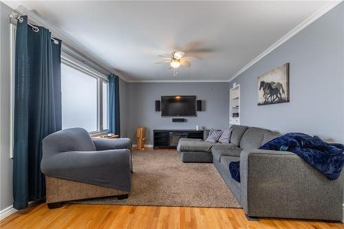 4539 Ontario Street, Beamsville, ON - Indoor Photo Showing Living Room