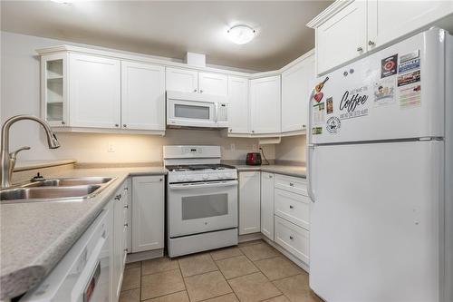 4539 Ontario Street, Beamsville, ON - Indoor Photo Showing Kitchen With Double Sink