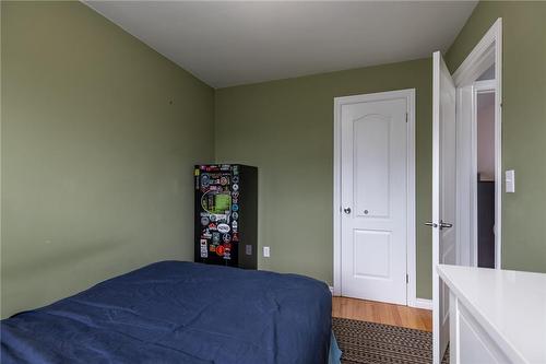 4539 Ontario Street, Beamsville, ON - Indoor Photo Showing Bedroom