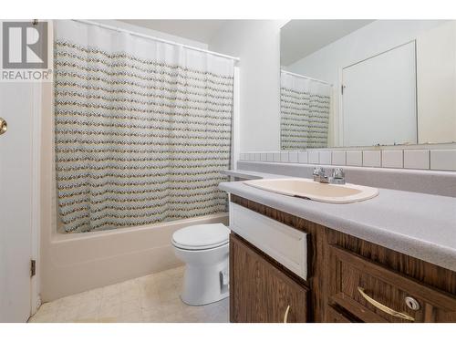 140 Greely Crescent, Revelstoke, BC - Indoor Photo Showing Bathroom