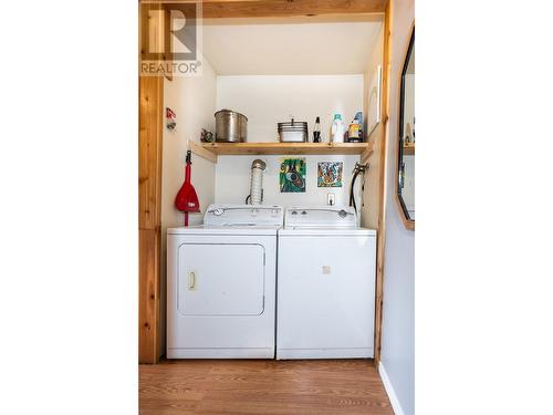 140 Greely Crescent, Revelstoke, BC - Indoor Photo Showing Laundry Room