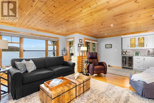 54 William St, Northern Bruce Peninsula, ON - Indoor Photo Showing Living Room