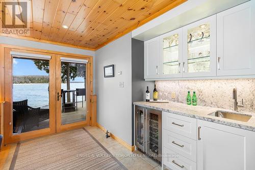 54 William St, Northern Bruce Peninsula, ON - Indoor Photo Showing Kitchen