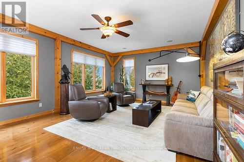 54 William Street, Northern Bruce Peninsula, ON - Indoor Photo Showing Living Room