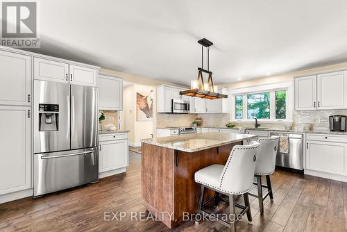 617 Chapin Pkwy, Fort Erie, ON - Indoor Photo Showing Kitchen