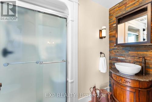 617 Chapin Pkwy, Fort Erie, ON - Indoor Photo Showing Bathroom