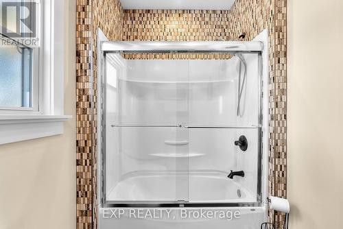 617 Chapin Parkway, Fort Erie, ON - Indoor Photo Showing Bathroom