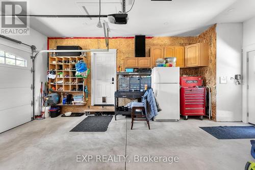 617 Chapin Parkway, Fort Erie, ON - Indoor Photo Showing Garage