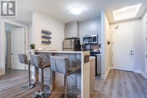#402 -150 Main St W, Hamilton, ON - Indoor Photo Showing Kitchen With Upgraded Kitchen