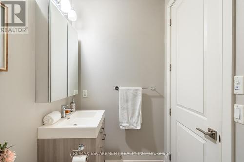 #402 -150 Main St W, Hamilton, ON - Indoor Photo Showing Bathroom