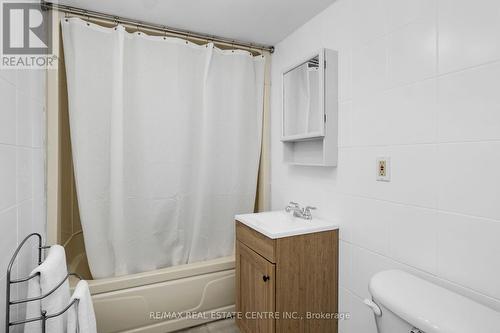 9343 Wellington 22 Road, Erin, ON - Indoor Photo Showing Bathroom