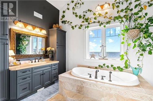 56 Sur L'Ocean St, Barachois, NB - Indoor Photo Showing Bathroom