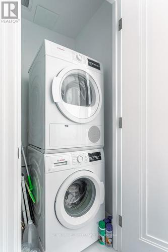 #404 -2060 Lakeshore Rd, Burlington, ON - Indoor Photo Showing Laundry Room