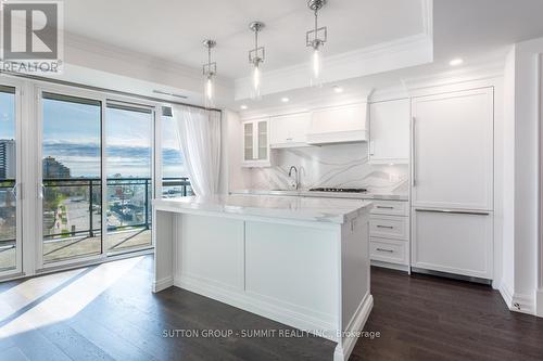 404 - 2060 Lakeshore Road, Burlington, ON - Indoor Photo Showing Kitchen With Upgraded Kitchen