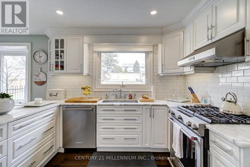 16 Ridgehill Drive, Brampton, ON - Indoor Photo Showing Kitchen With Upgraded Kitchen